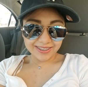 Meet your Posher, Estefania